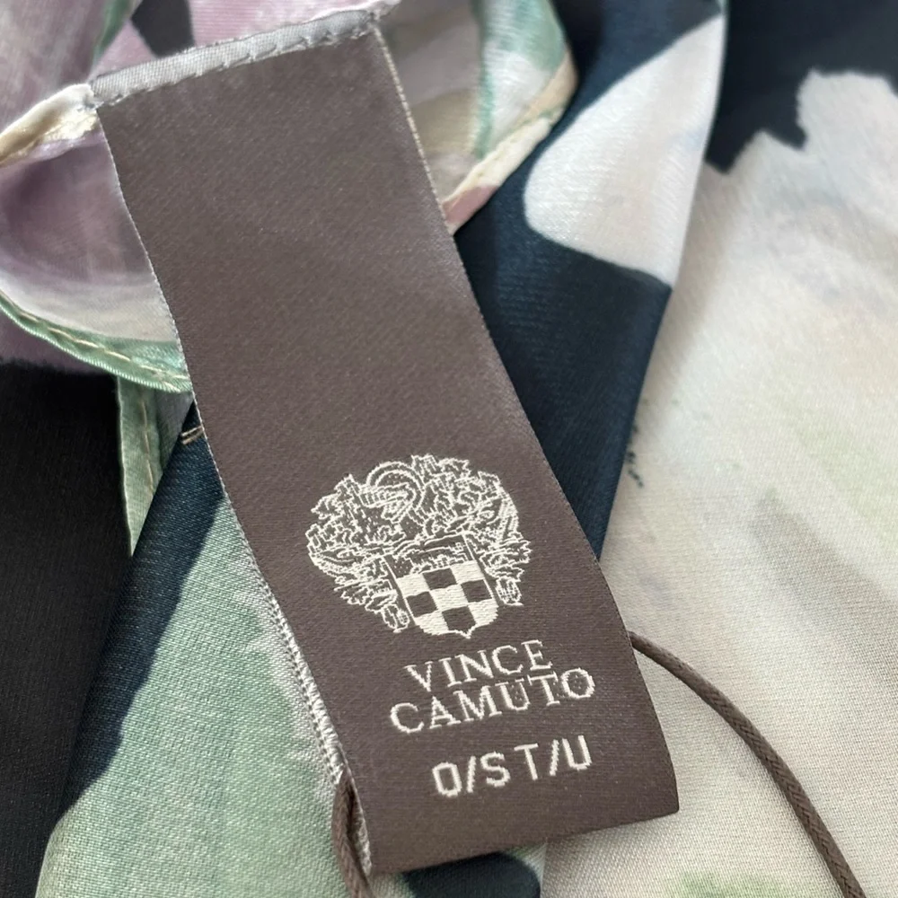 Vince Camuto Brush Floral Painterly Scarf,Square, 27x27, Black/Green Refined,EUC